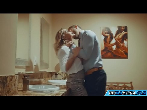 ❤️ Cuando una rubia tetona te seduce en un baño público ❌ Porno fb en es.xxxtun.ru ❌️